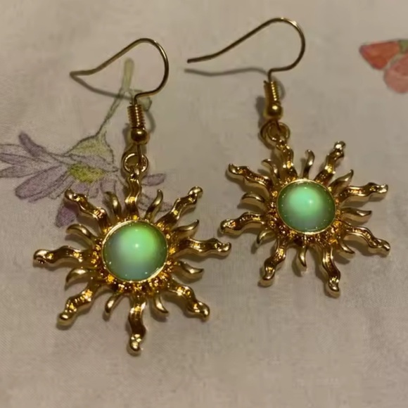 Vintage Sun Earrings Bohemian Jewellery Green Stone Gothic Gold - Picture 6 of 9